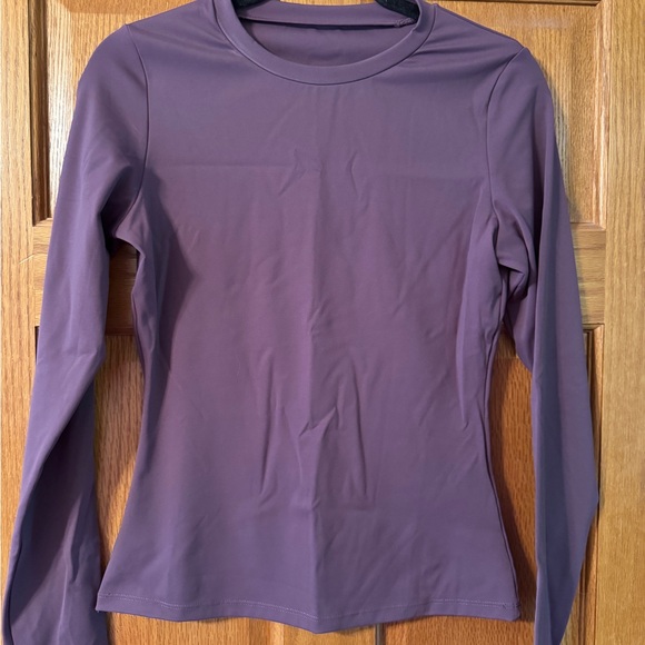 Women's Long Sleeve workout set in the color Plum - Picture 1 of 3